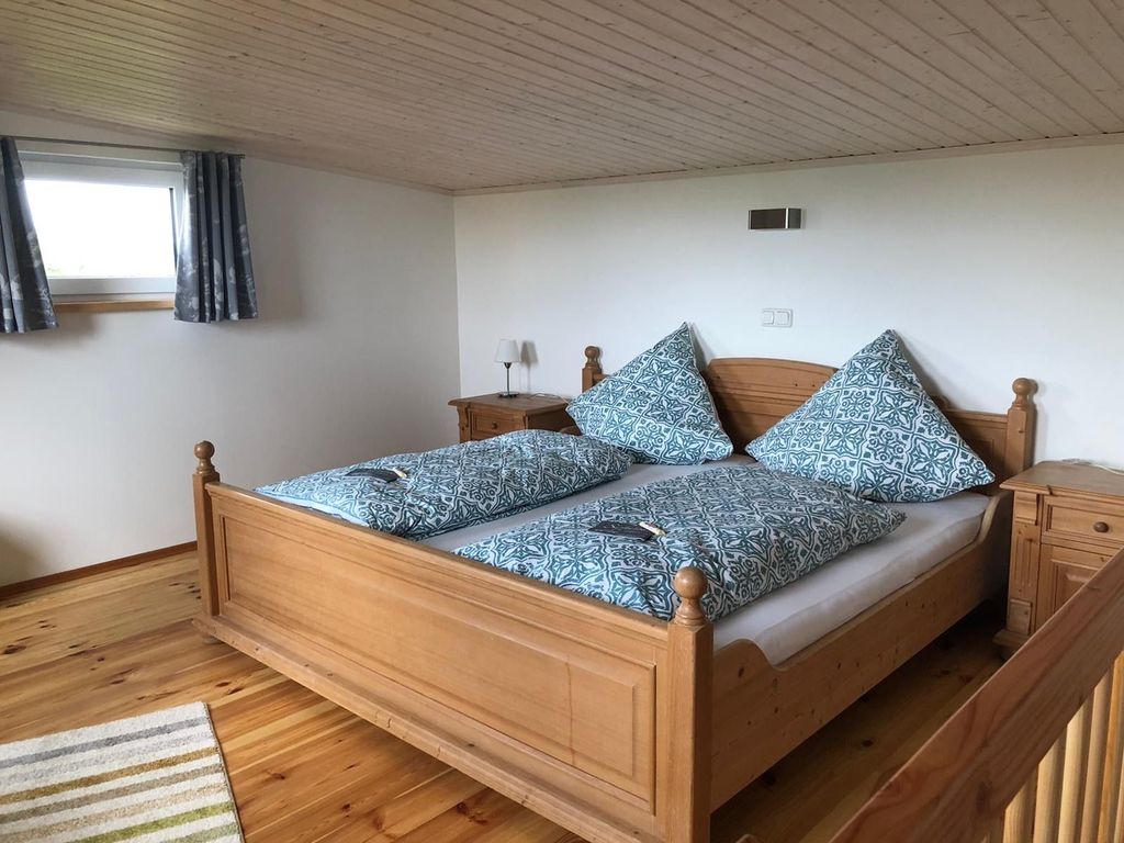 Schlafzimmer 1