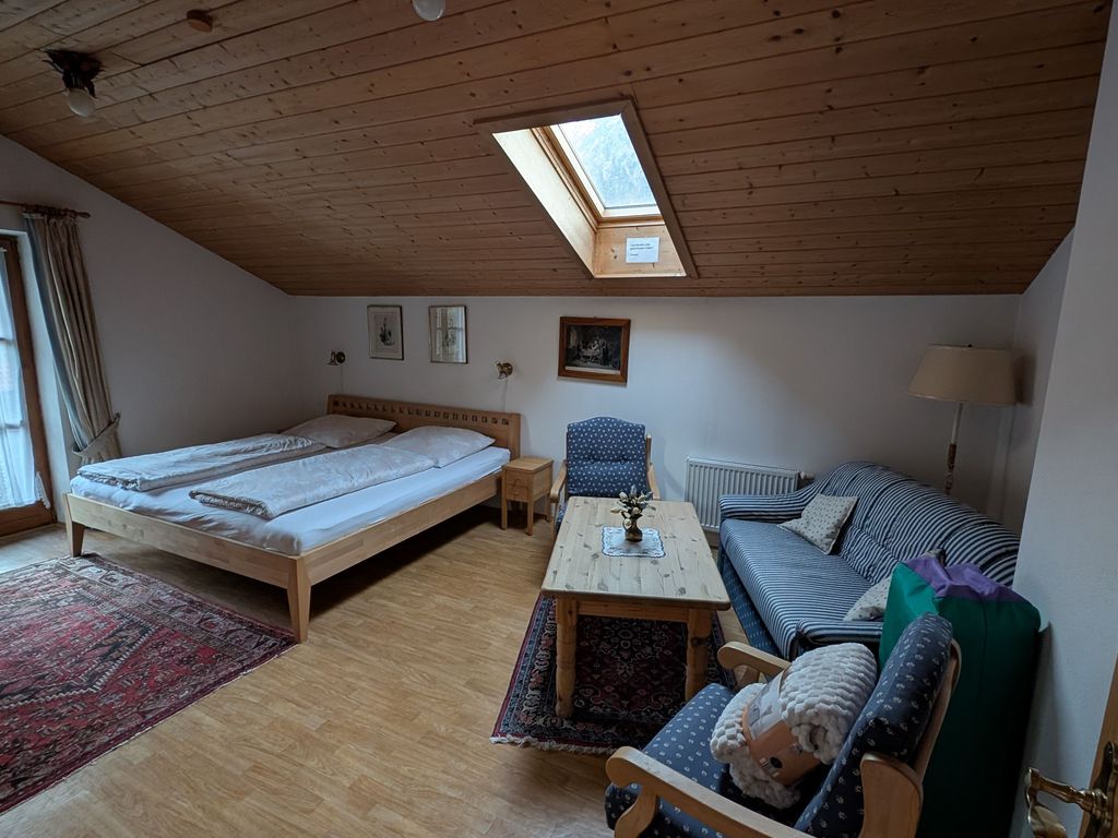 Wohn- und Schlafzimmer