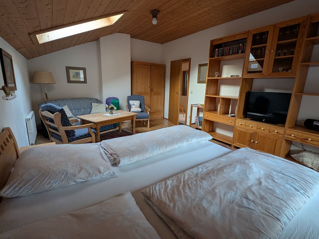 Wohn- und Schlafzimmer