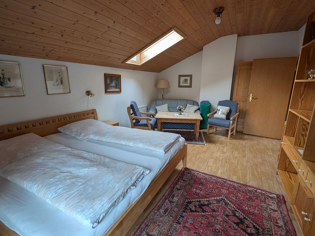 Wohn- und Schlafzimmer