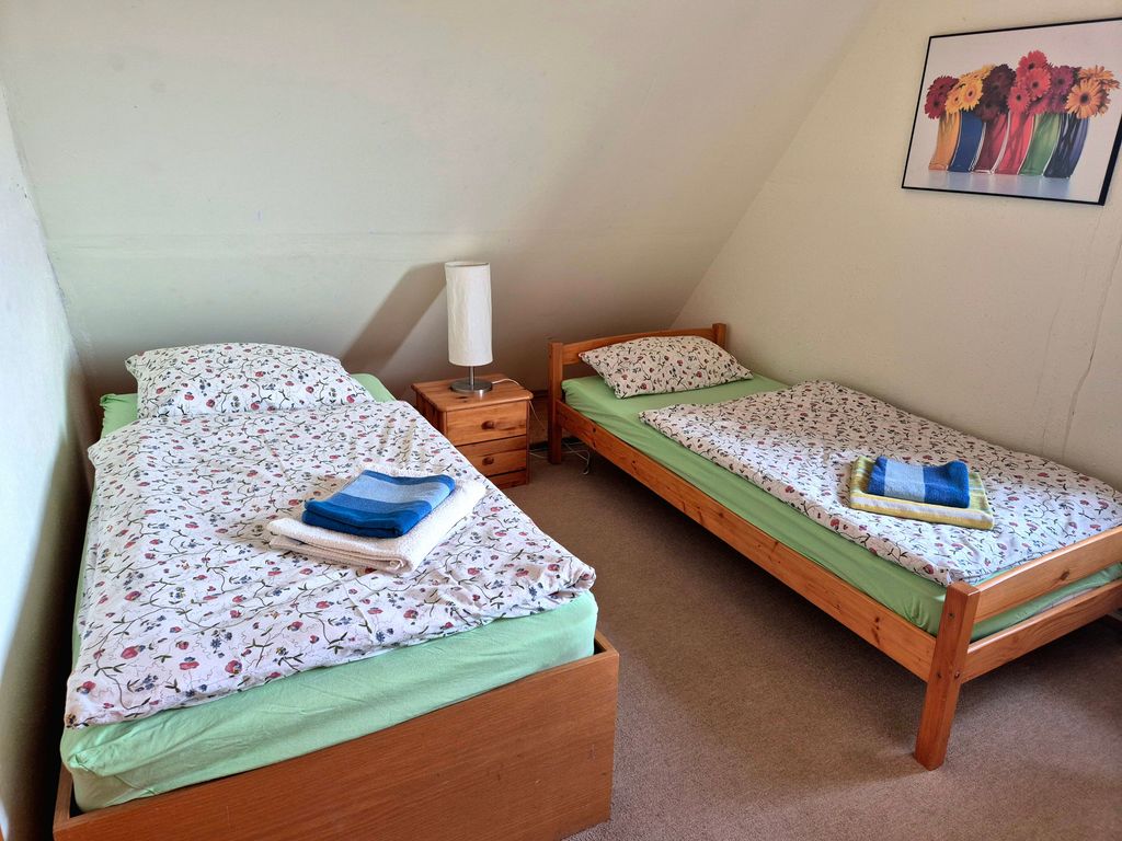 Schlafzimmer 2 mit zwei Einzelbetten