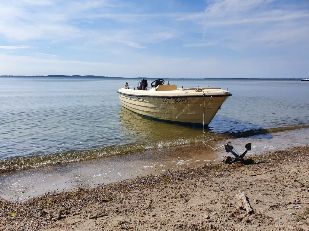 Angeln? Wir bieten Motorboote zum Verleih.