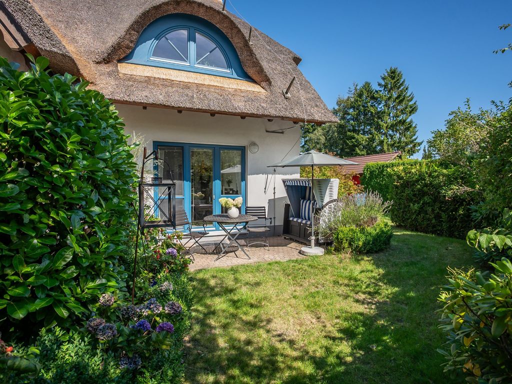 Ihr eigener Garten bietet viel Privatsphäre und Ruhe. Strandkorb und Terrasse laden zu entspannten Stunden ein.