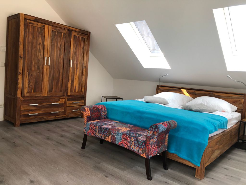 Schlafzimmer 1