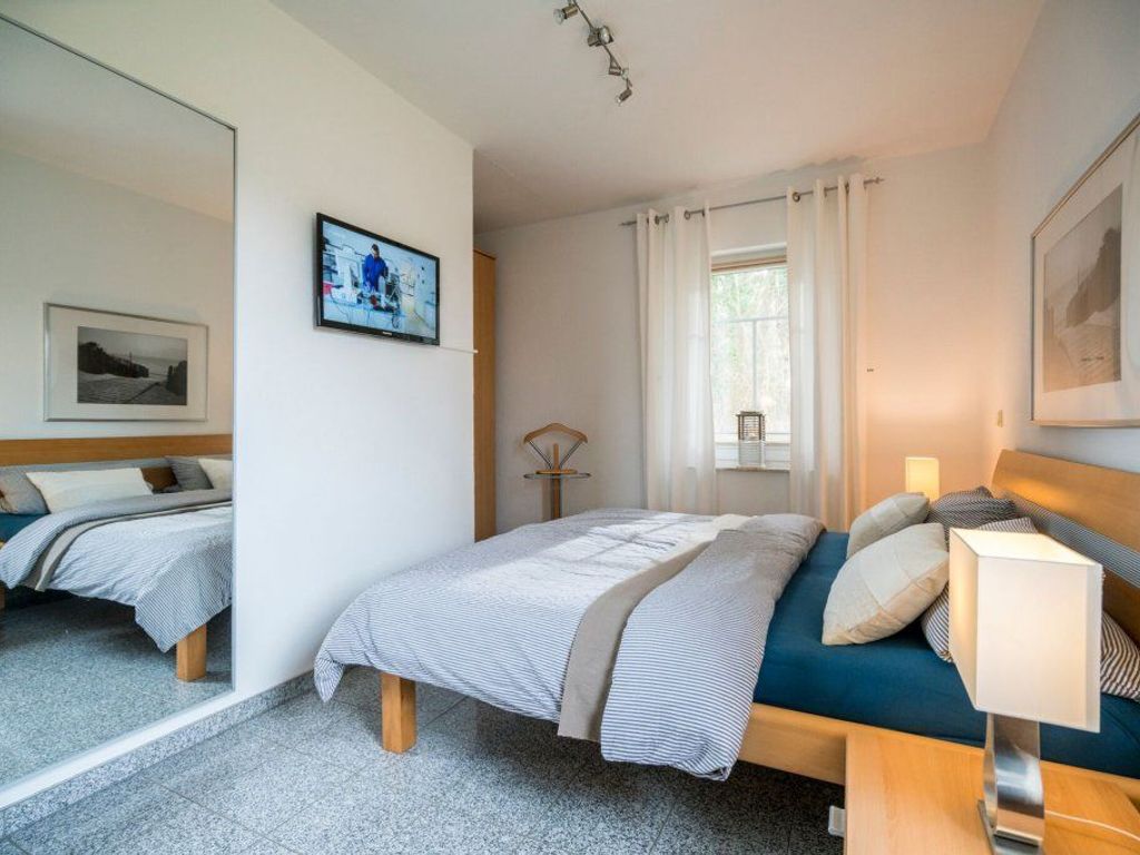 Schlafzimmer mit Fernseher