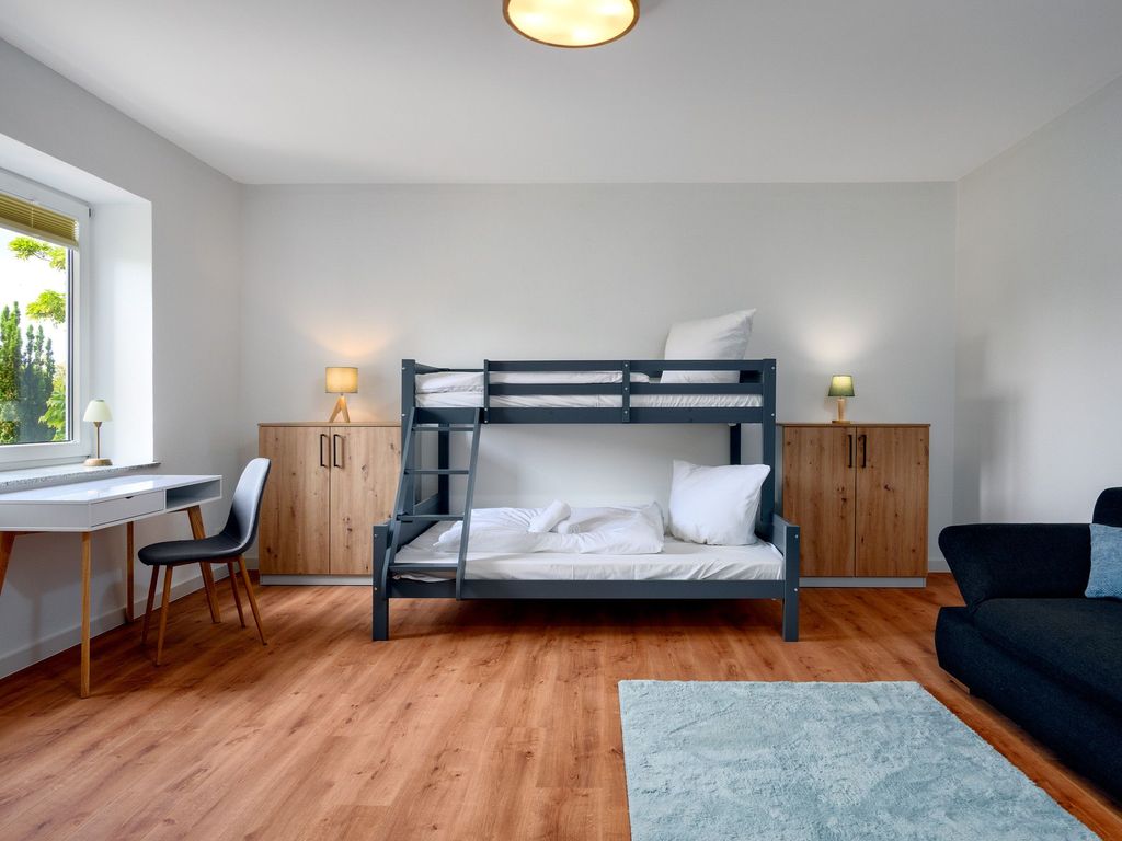 Schlafzimmer 1