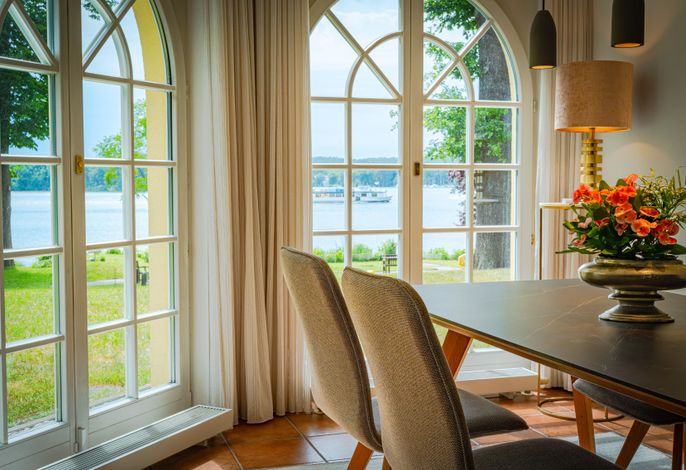 Stilvolle Ferienwohnung mit Seeblick und Terrasse