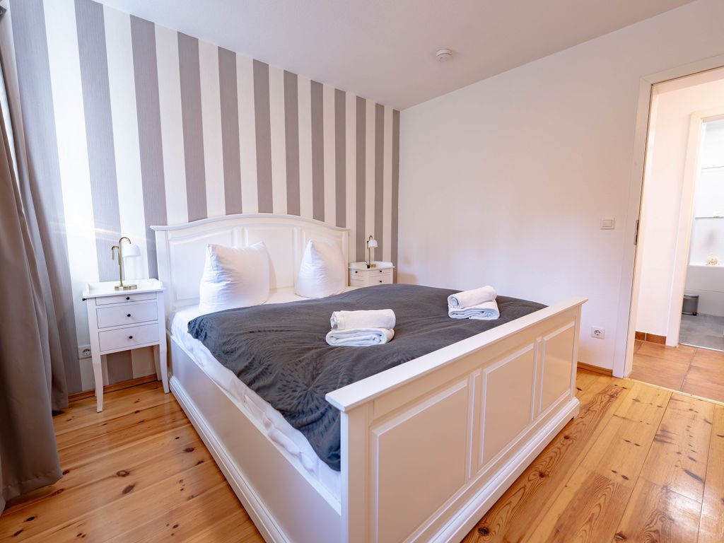 Schlafzimmer mit Doppelbett 1,60m