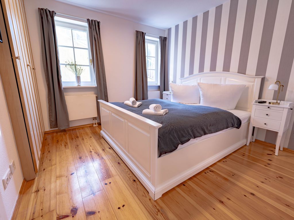 Schlafzimmer mit Doppelbett 1,60m