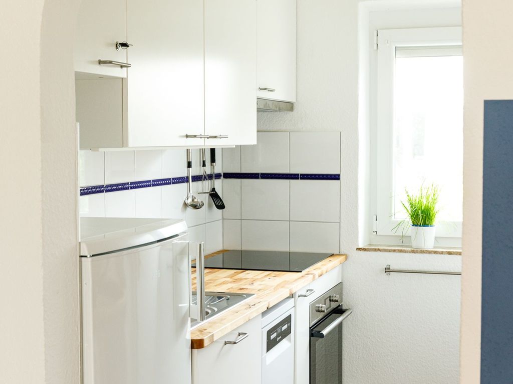 Moderne Küche mit Fenster