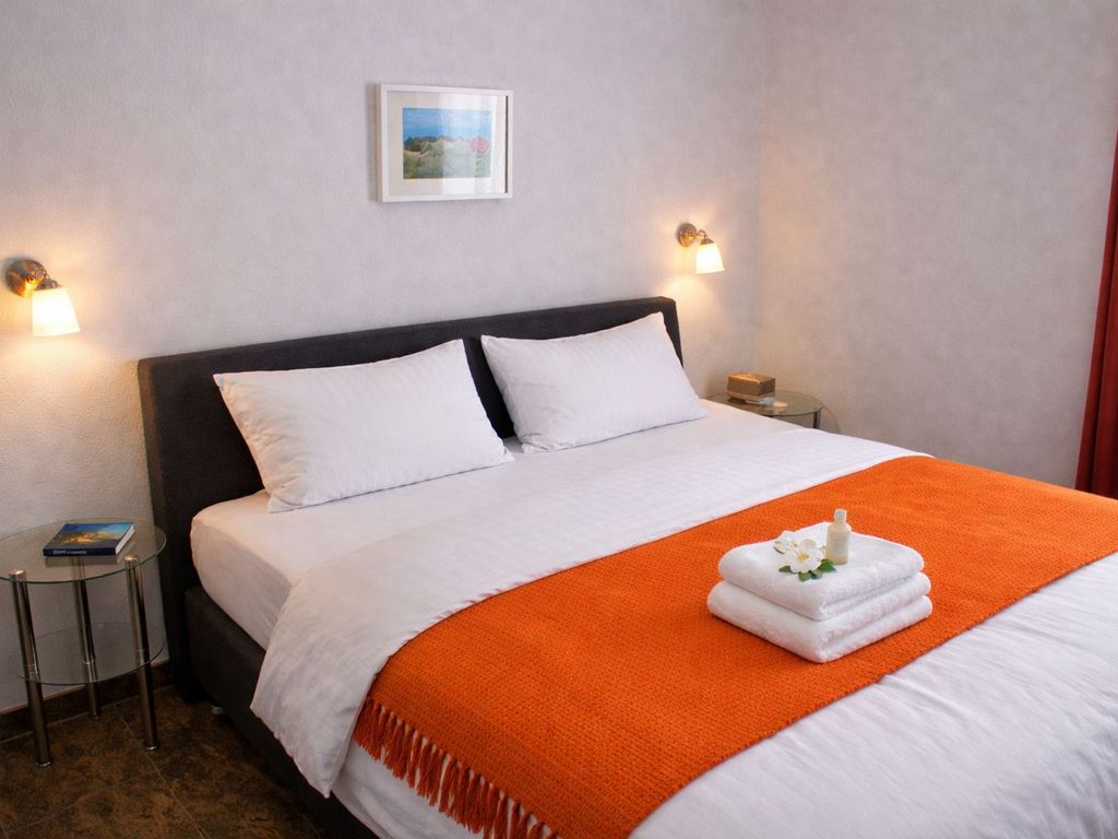 Schlafzimmer mit Doppelbett