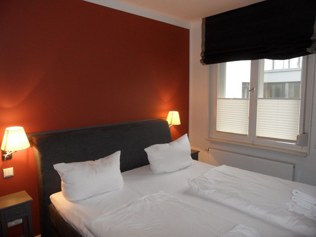 Schlafzimmer 1