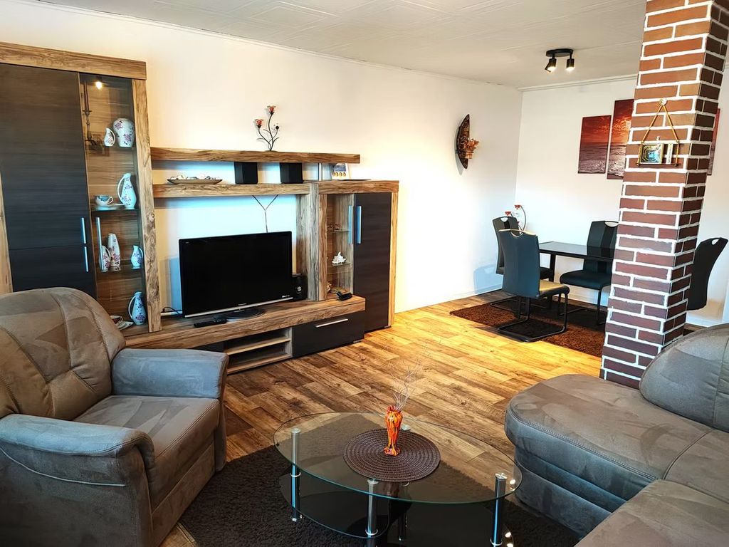 Wohnzimmer mit Flachbildschirm-TV