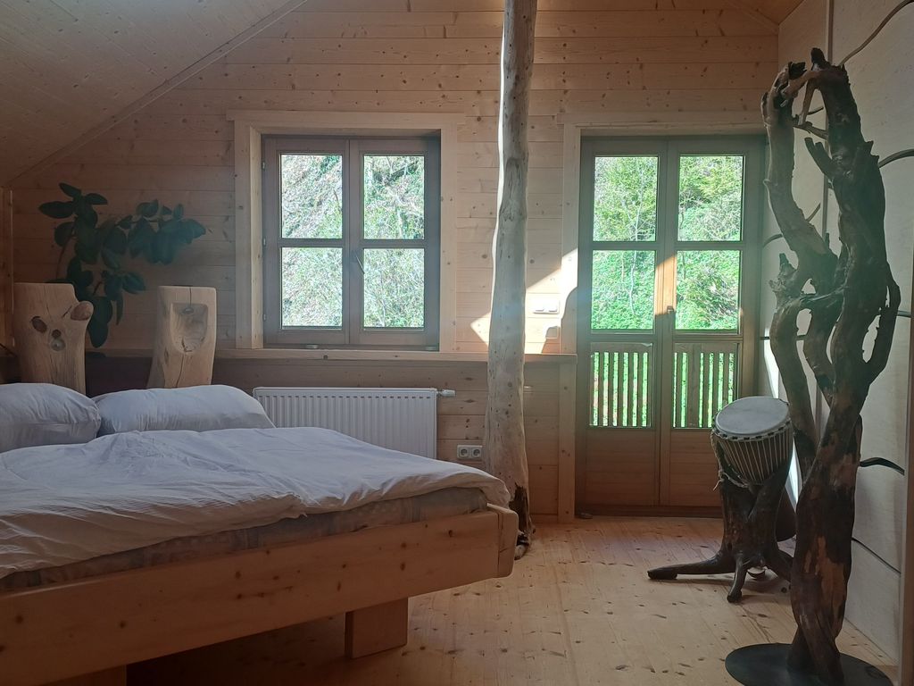 Modernes Schlafzimmer aus Holz
Rootsgarden Steinbach am Attersee