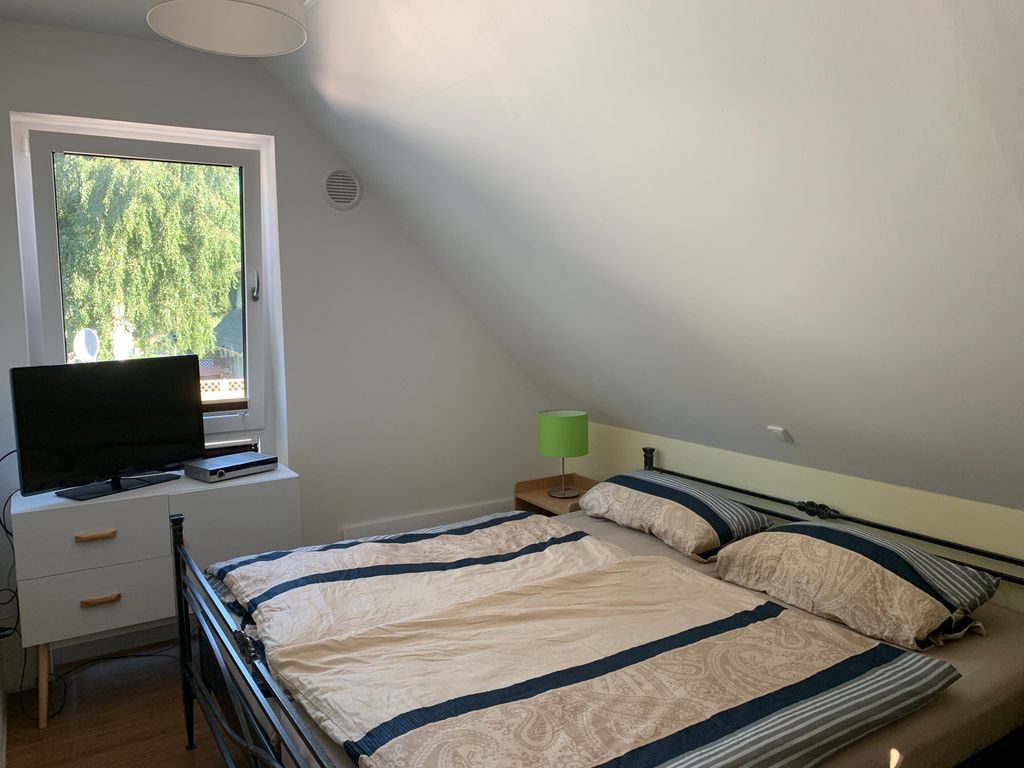 Schlafzimmer 1