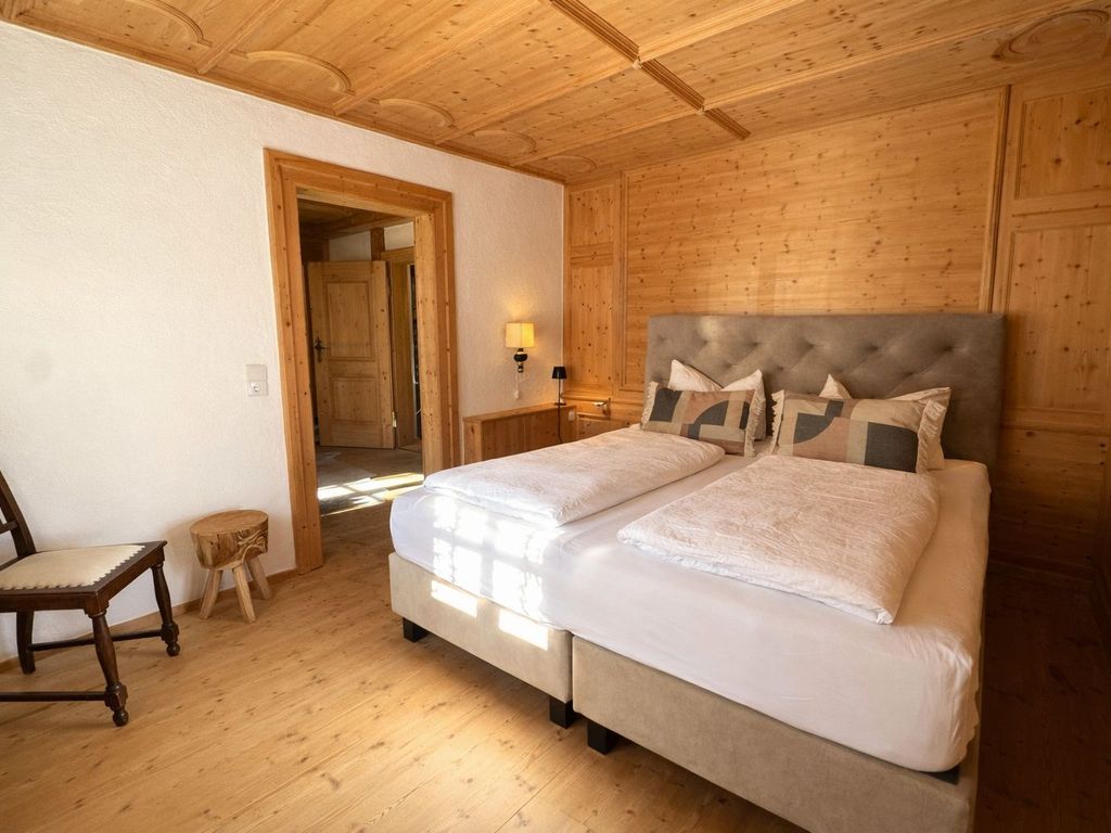 Schlafzimmer 1