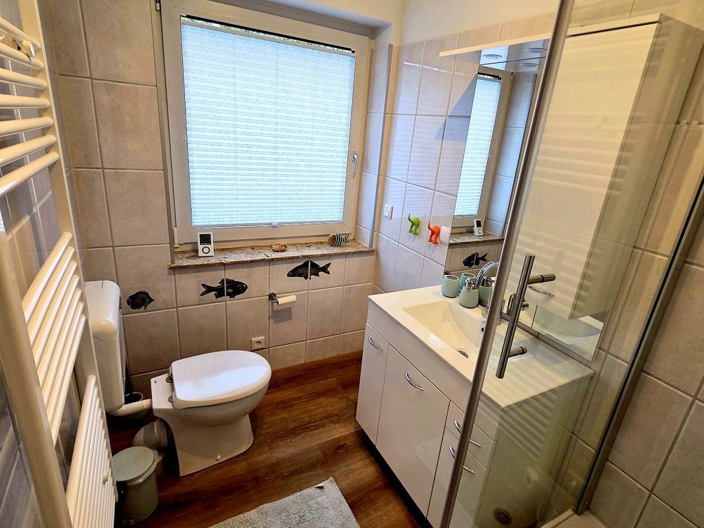 Badezimmer mit Dusche
