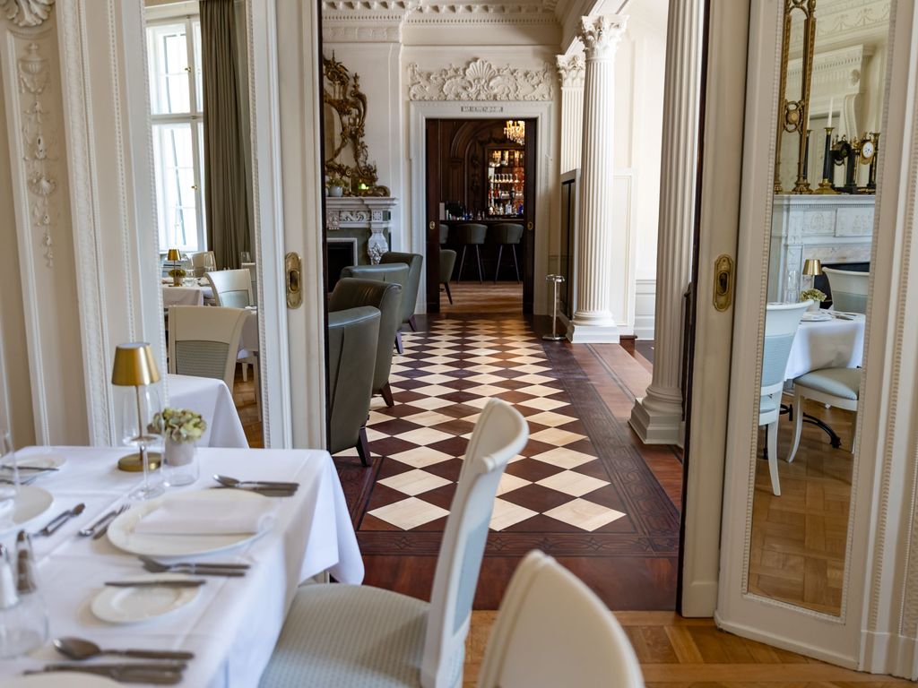 Schlosshotel innen