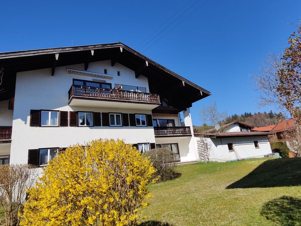 Hausansicht, die Wohnung liegt im 1. Stock rechts