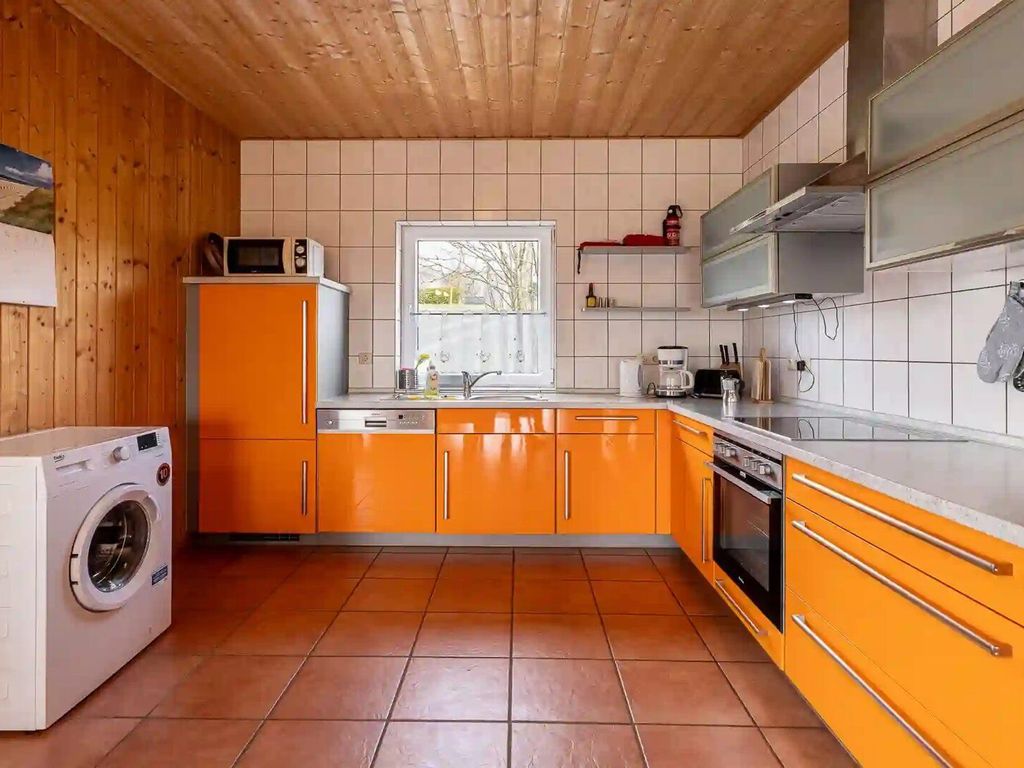 Küche mit Waschmaschine