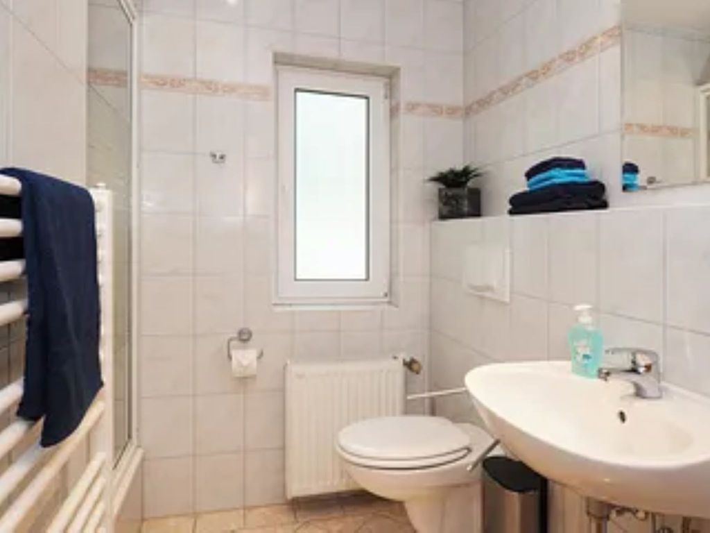 Badezimmer mit Dusche