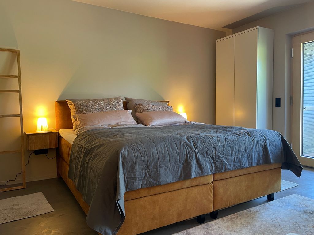 Boxspringbett 180 x 200 mit Luxusbettwäsche!