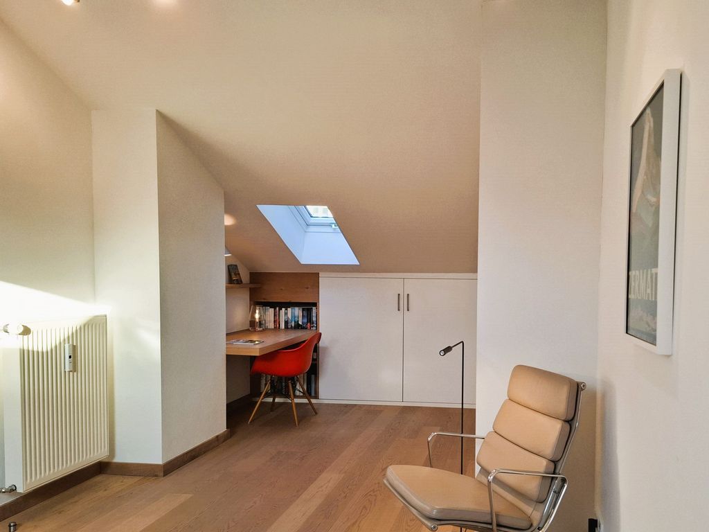 Schlafzimmer mit Schreibtisch