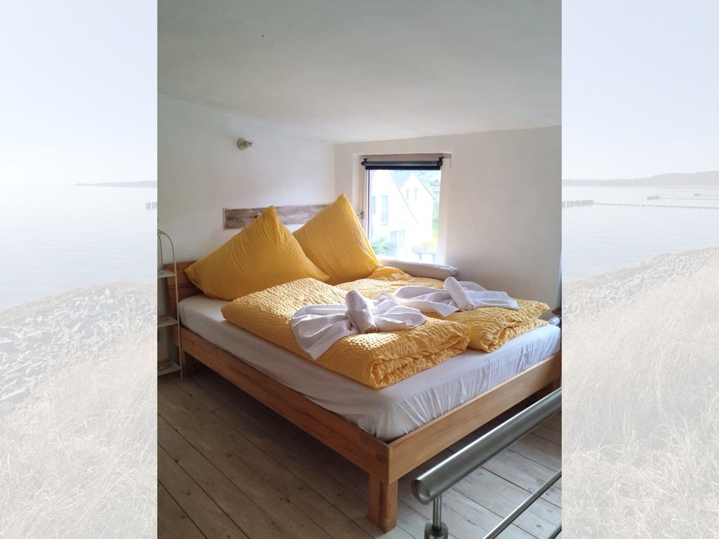Schlafzimmer mit Doppelbett