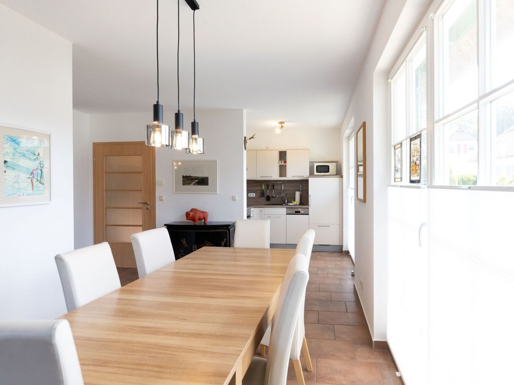 Wohn-und Essbereich mit Kamin