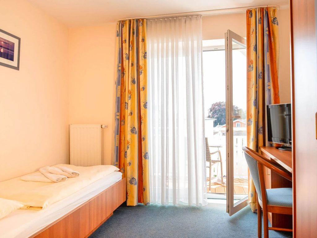 Einzelzimmer mit Balkon 095
