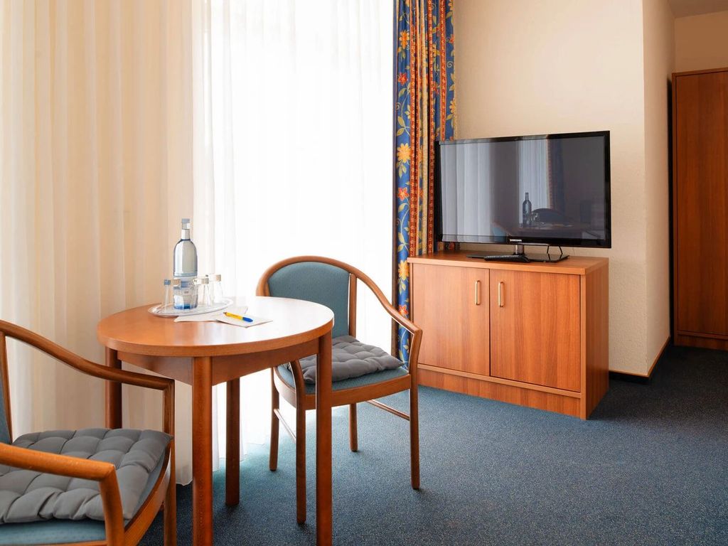 inzelzimmer mit Balkon 214