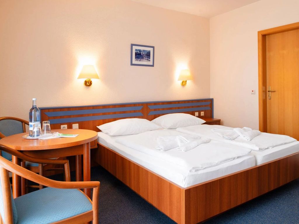 Doppelzimmer mit Balkon 096