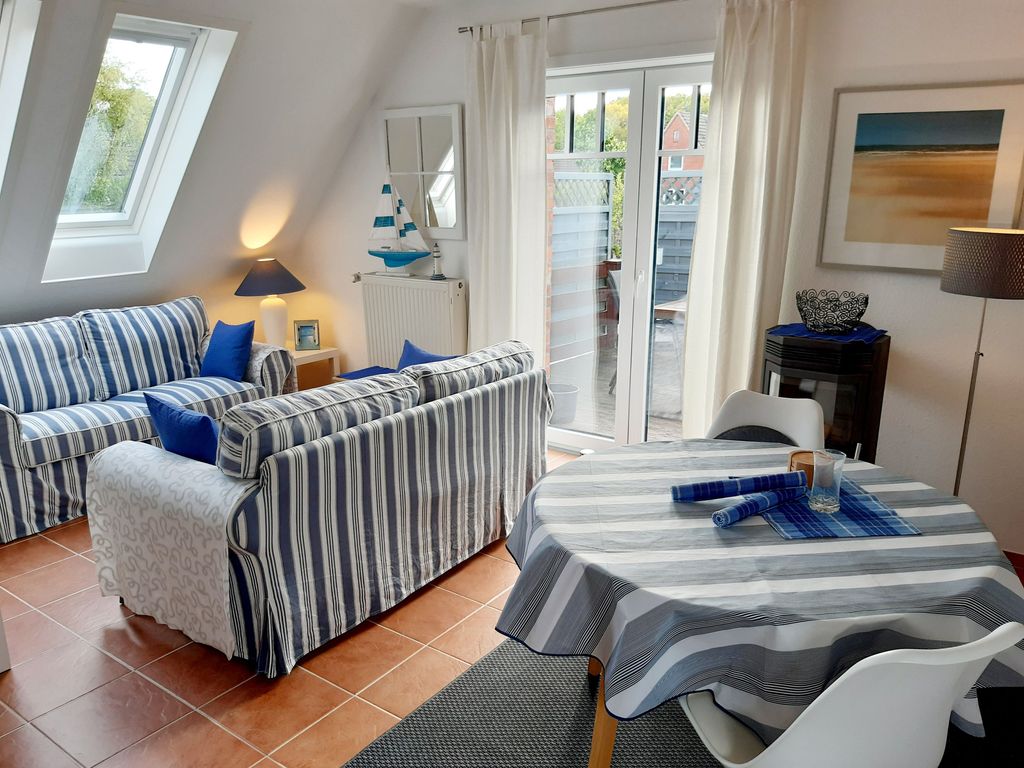 Helle Fewo mit Dachterrasse in Strandnähe