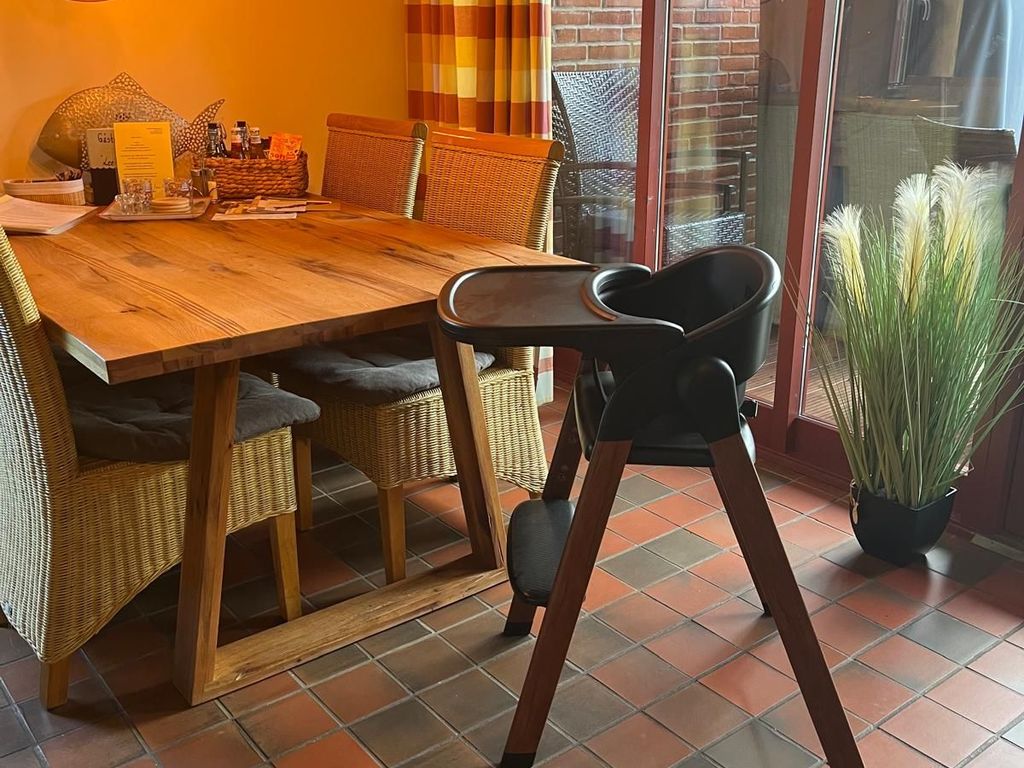 Essbereich mit Kinderstuhl