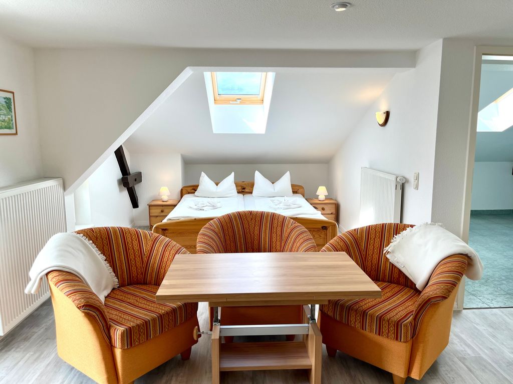 Doppelbett mit Sitzecke