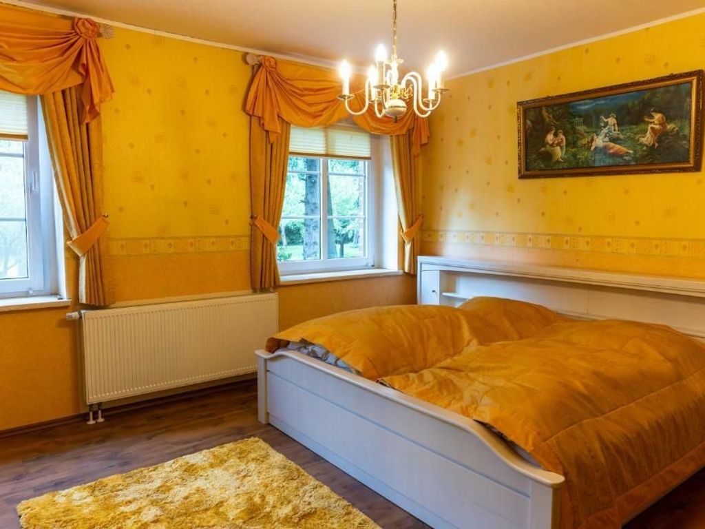 Schlafzimmer 1