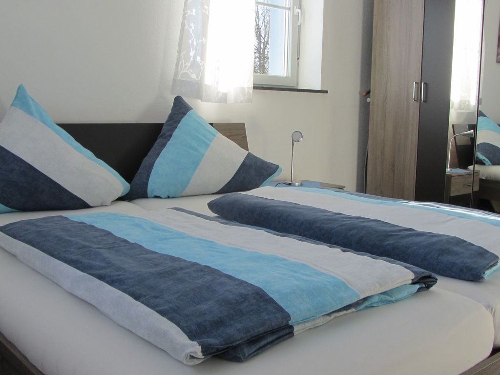 Schlafzimmer mit Dopplebett 180x200
