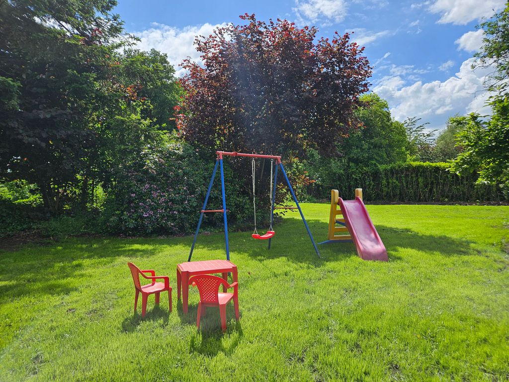 Außenansicht - Spielgeräte für die Kids