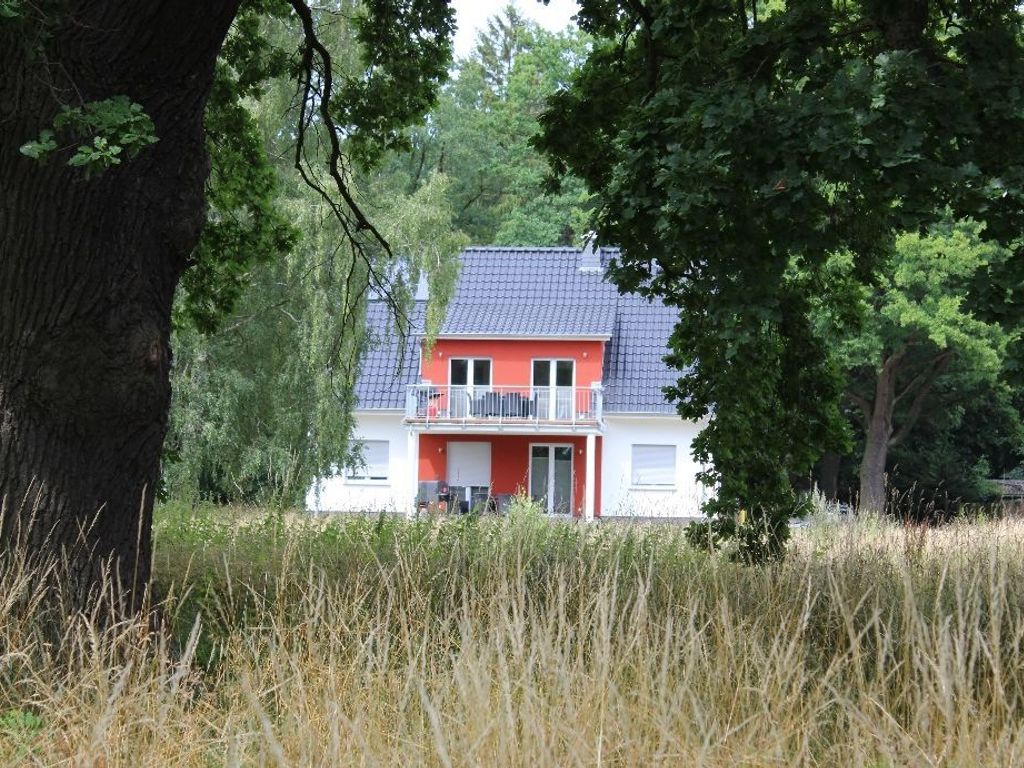 Blick vom Steg zum Haus