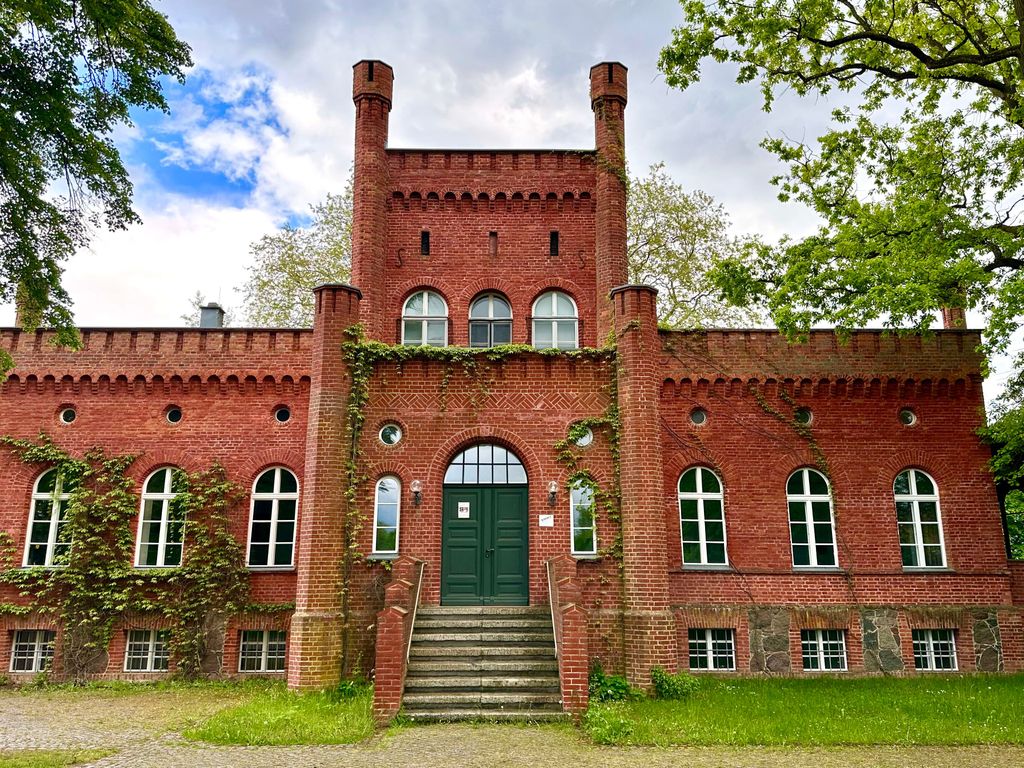 Außenansicht Front- Herrenhaus Libnow