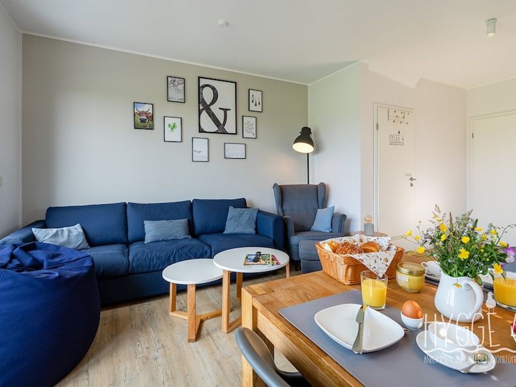 Wohnzimmer mit integriertem Küchenbereich