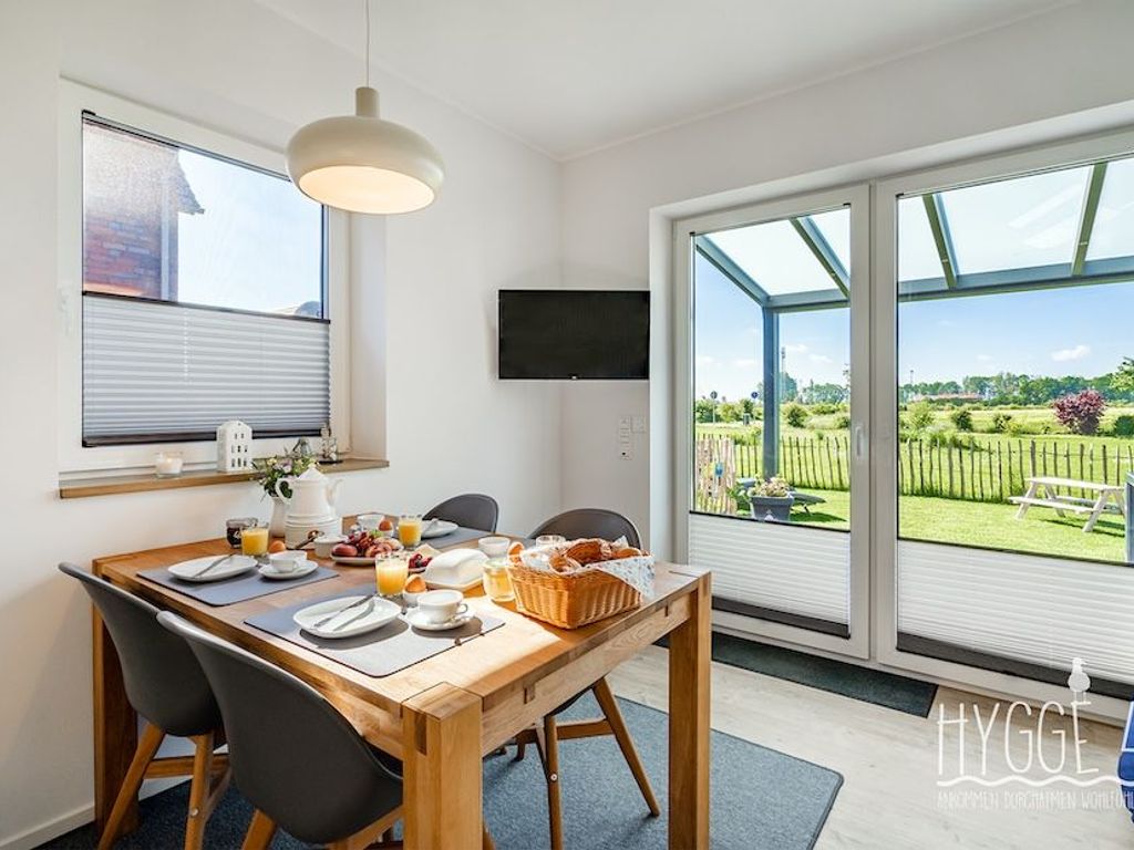 Wohnzimmer mit integriertem Küchenbereich