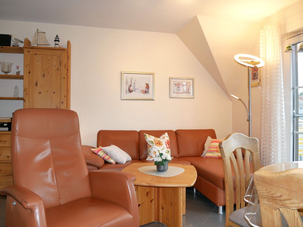 Wohnzimmer mit offener Küche
