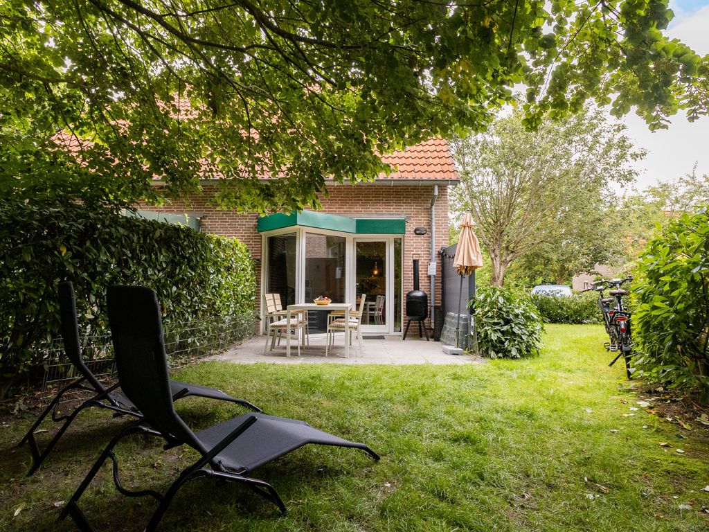 Gartenansicht inkl. 2x Sonnenliegen