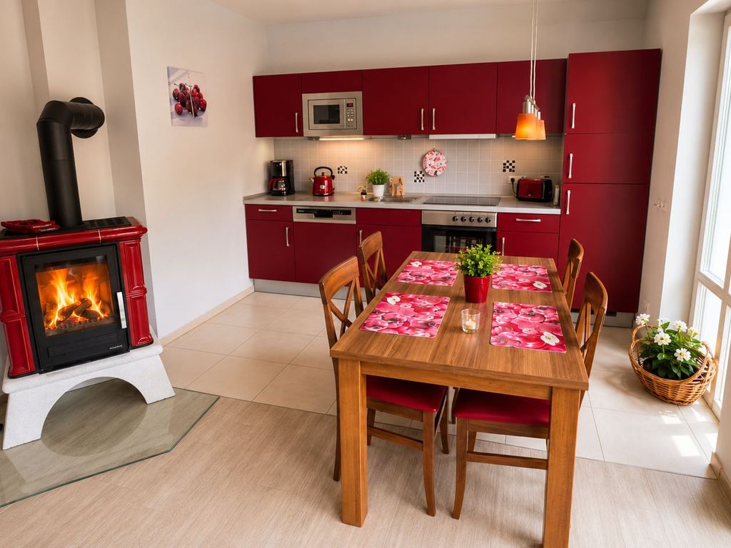 Wohnzimmer mit offener Küche