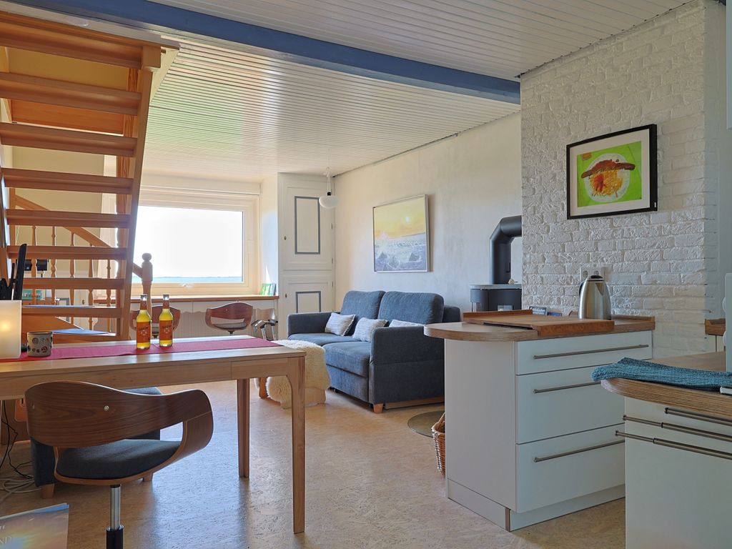 Offener Wohn- und Kochbereich mit Panoramablick auf die Nordsee