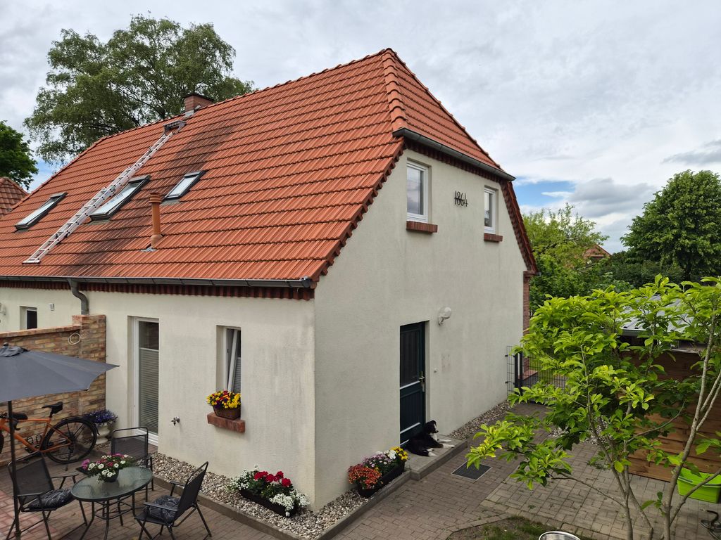 Außenansicht mit möblierter Terrasse, hundefreundlich, ruhig gelege