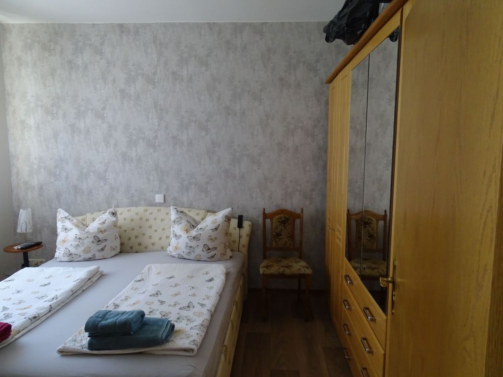 Schlafraum mit Doppelbett
