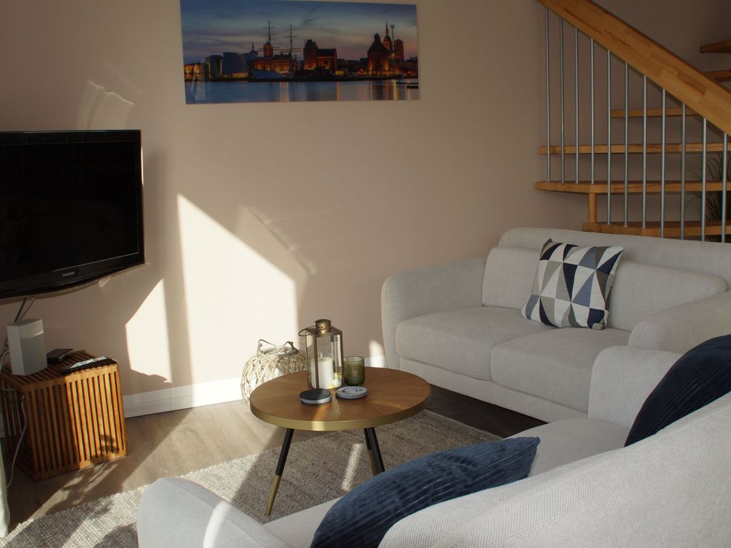 Wohnzimmer mit gemütlichen Sofas