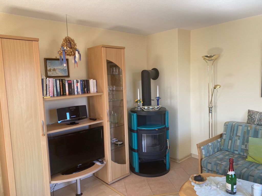 Kamin und Anbauwand im Wohnzimmer